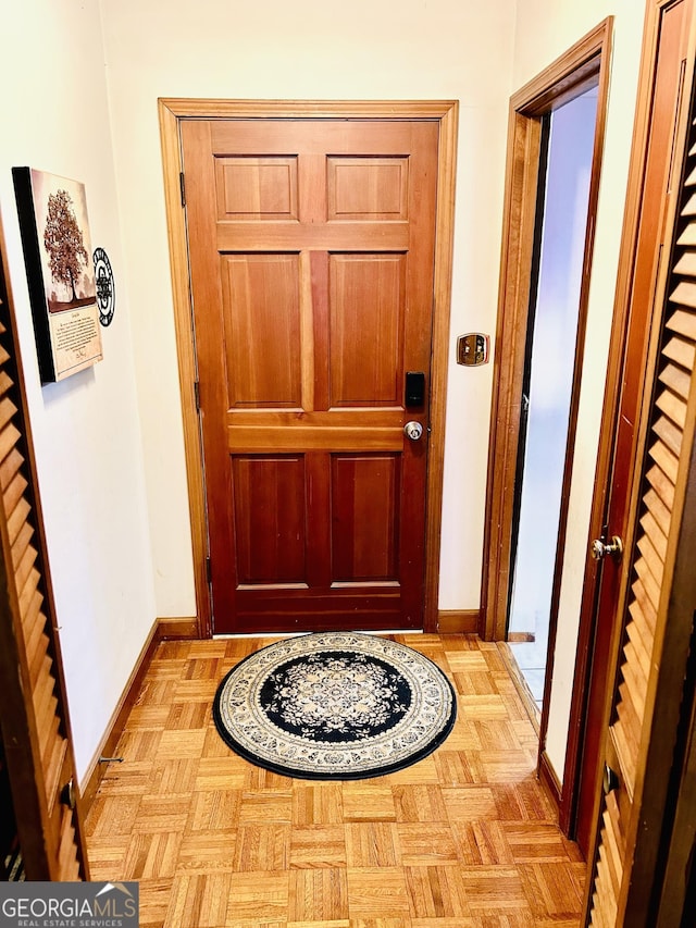 entryway featuring baseboards