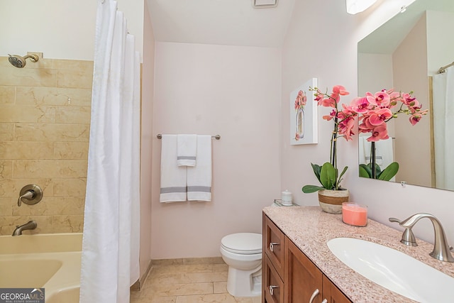 full bathroom featuring baseboards, toilet, tile patterned flooring, shower / bath combination with curtain, and vanity