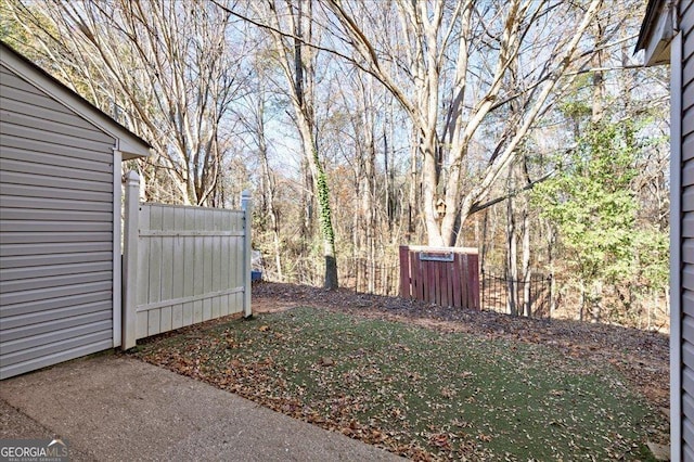 view of yard featuring fence