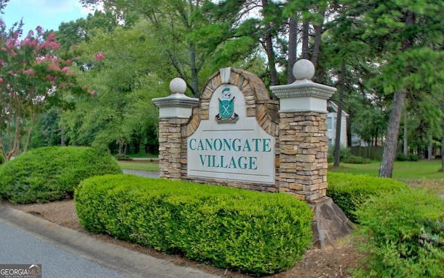 view of community / neighborhood sign