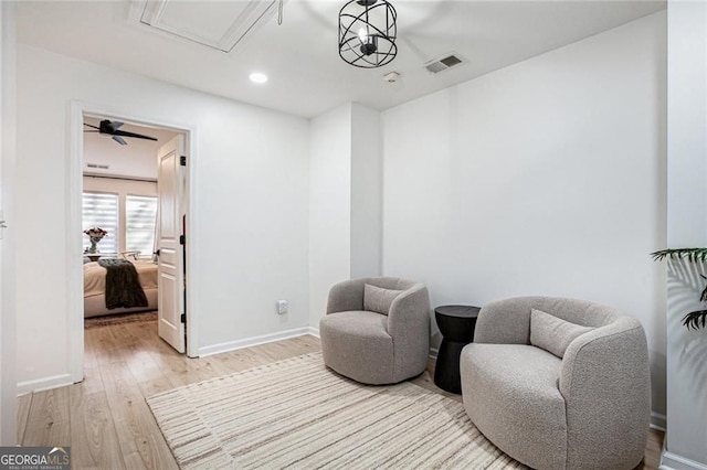 living area featuring visible vents, recessed lighting, light wood-style flooring, and baseboards