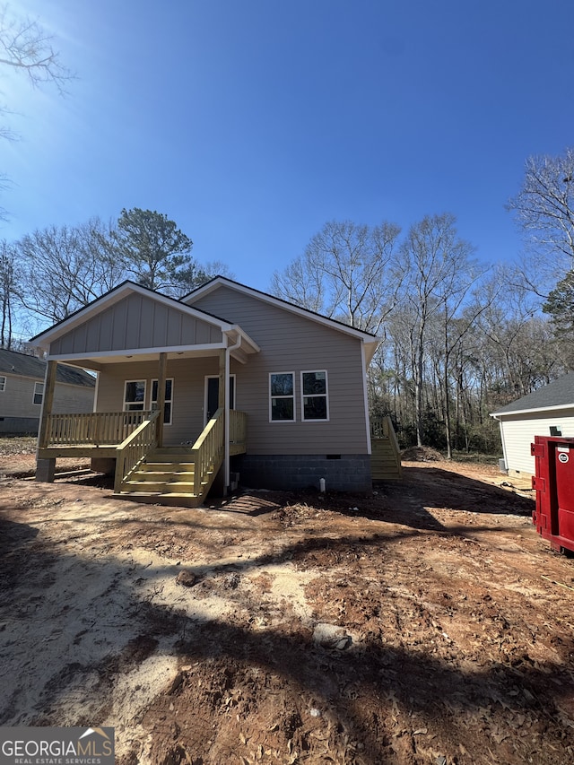 view of front of property with a porch and crawl space