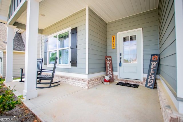 entrance to property featuring a porch