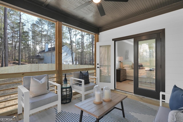 sunroom / solarium with a ceiling fan