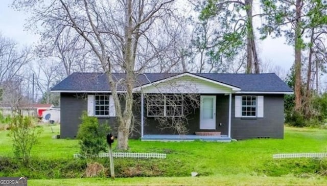 view of front facade with a front yard