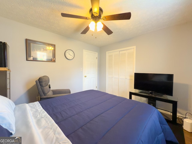 bedroom with a ceiling fan, a closet, and a textured ceiling