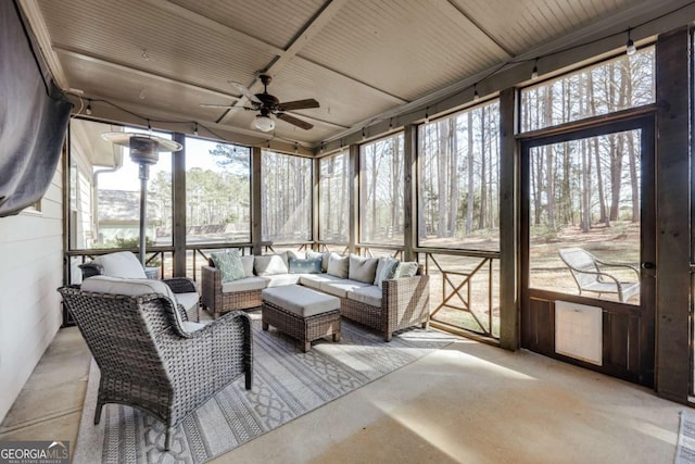 sunroom / solarium featuring a ceiling fan