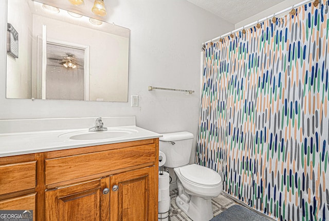 full bath with toilet, a textured ceiling, a shower with shower curtain, and vanity