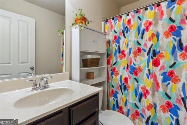 7420 Glisten Ave, Sandy Springs, GA 30328 - full bath with vanity and a shower with curtain