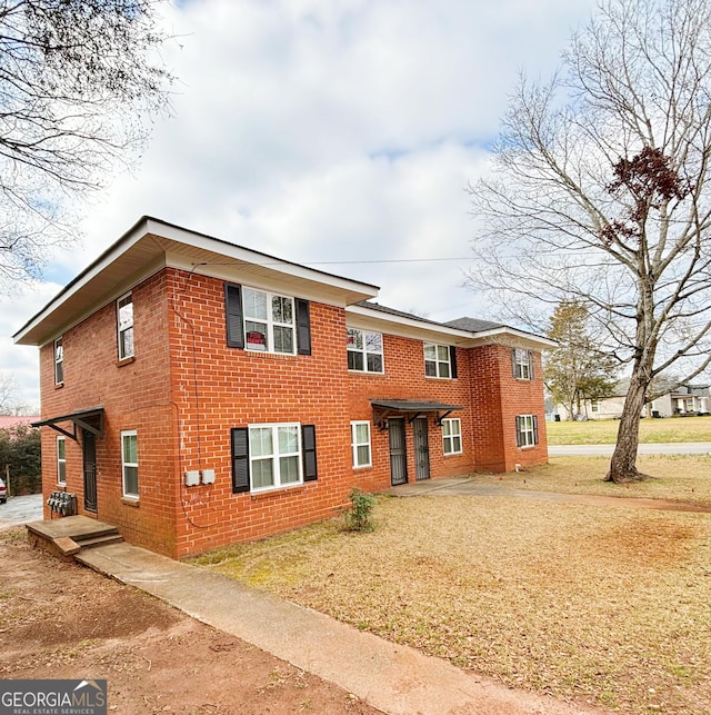 view of front facade with brick siding