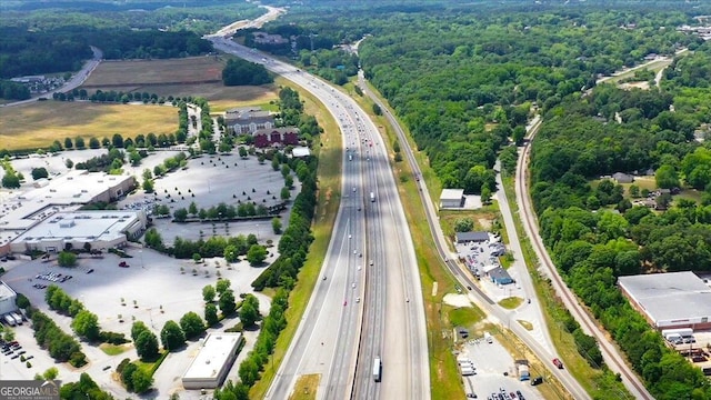 birds eye view of property featuring a forest view