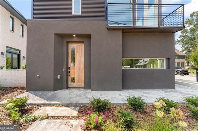 property entrance with stucco siding