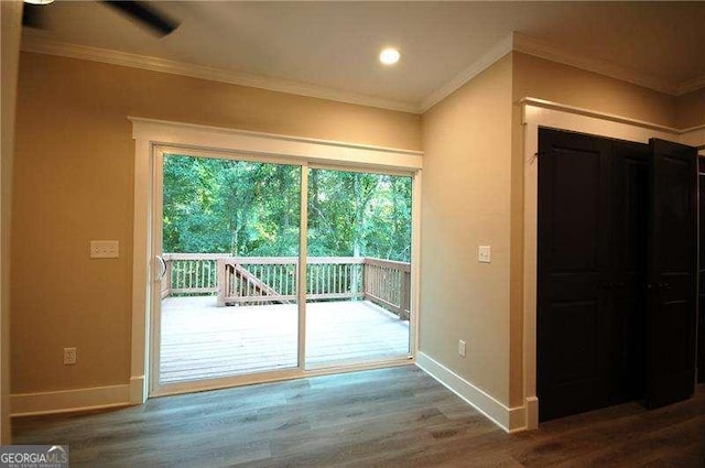 entryway with crown molding, baseboards, and wood finished floors