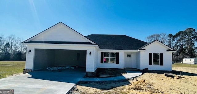 view of front facade with a garage and driveway