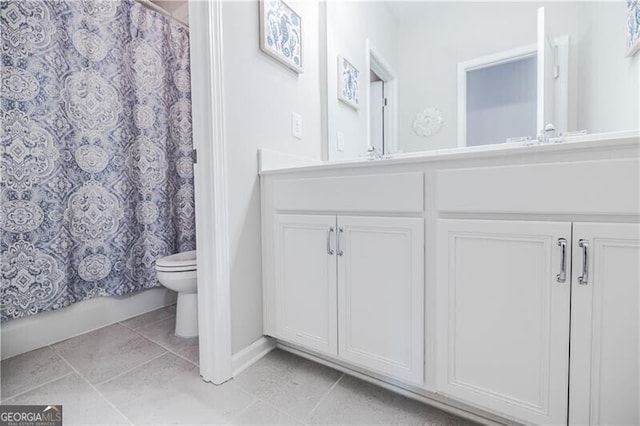 full bathroom featuring vanity, toilet, and shower / tub combo with curtain