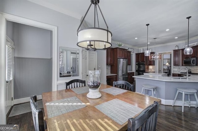 dining area with ornamental molding, dark wood-type flooring, and recessed lighting