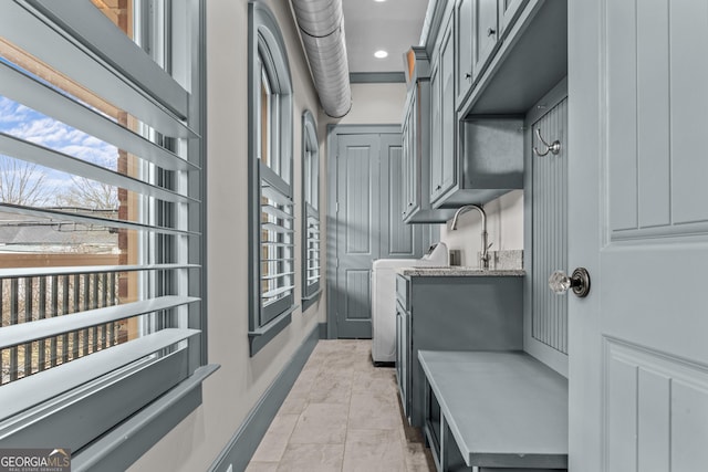 mudroom featuring a sink and recessed lighting