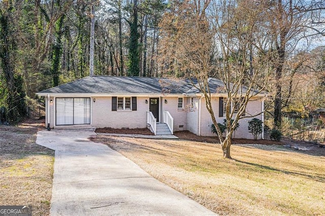 ranch-style house with brick siding, crawl space, and a front yard