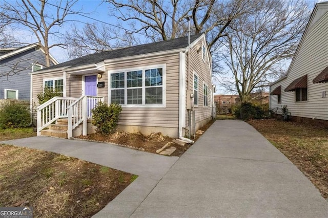 view of front of home featuring driveway