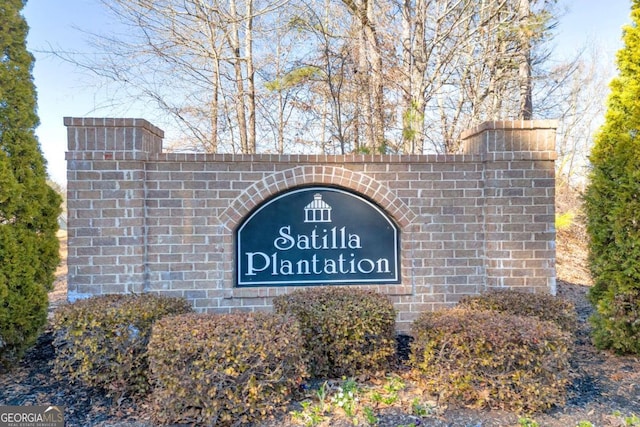 view of community / neighborhood sign