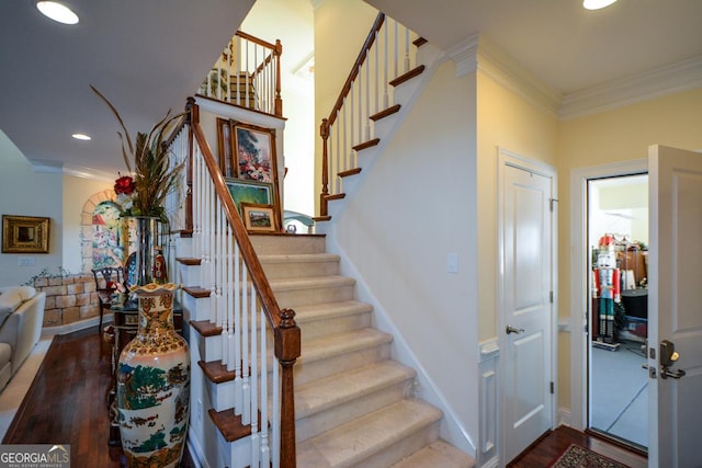 staircase with recessed lighting, baseboards, crown molding, and wood finished floors