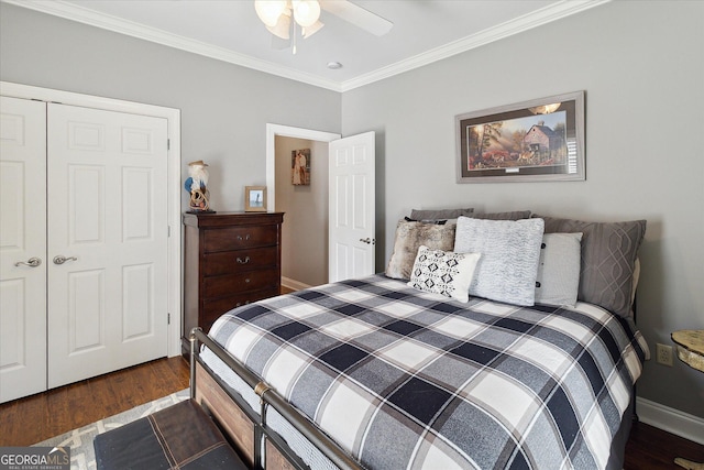 bedroom with dark wood-style flooring, a closet, ornamental molding, a ceiling fan, and baseboards