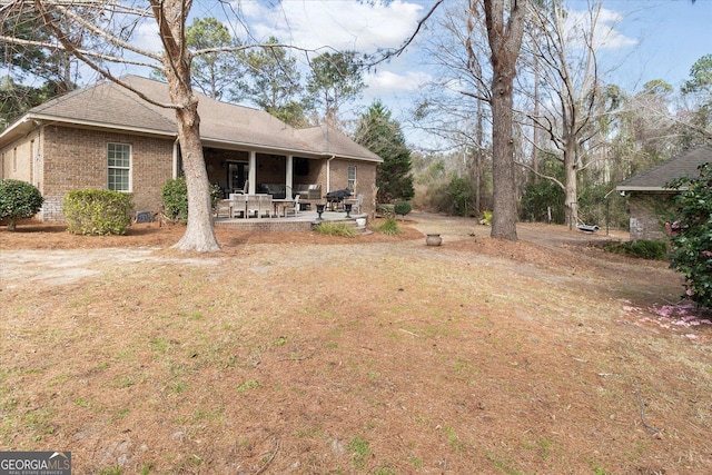 view of yard featuring a patio