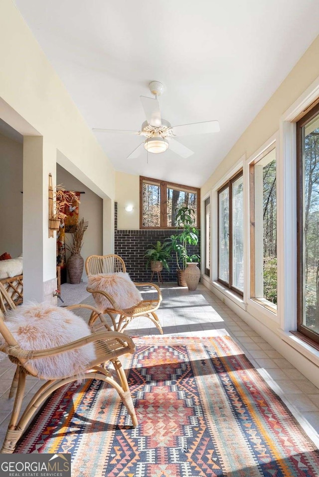 sunroom featuring a ceiling fan