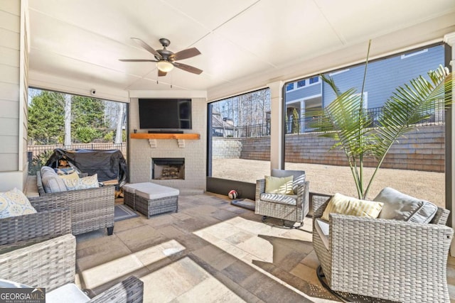 sunroom featuring a ceiling fan