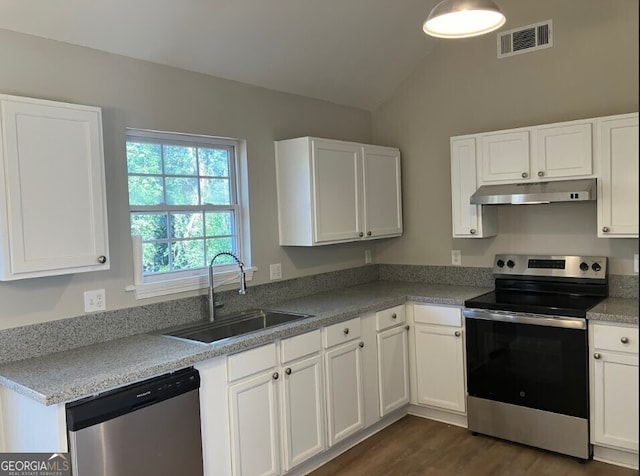 kitchen featuring stainless steel appliances, visible vents, white cabinets, and under cabinet range hood