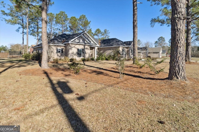 view of front facade with a front yard