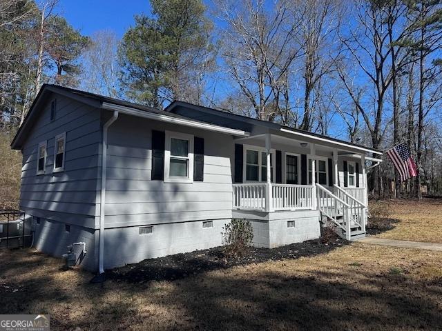 ranch-style house featuring crawl space and covered porch