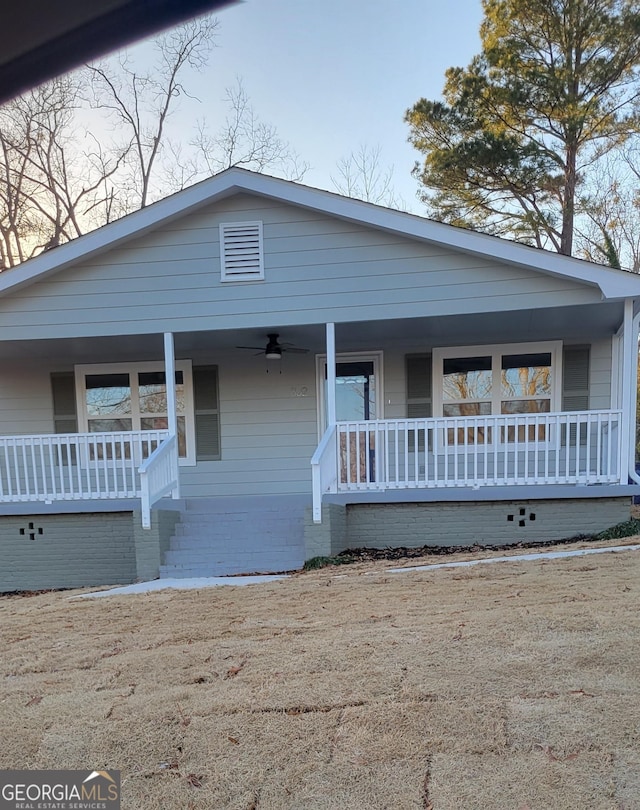 view of front of house featuring a porch and a ceiling fan