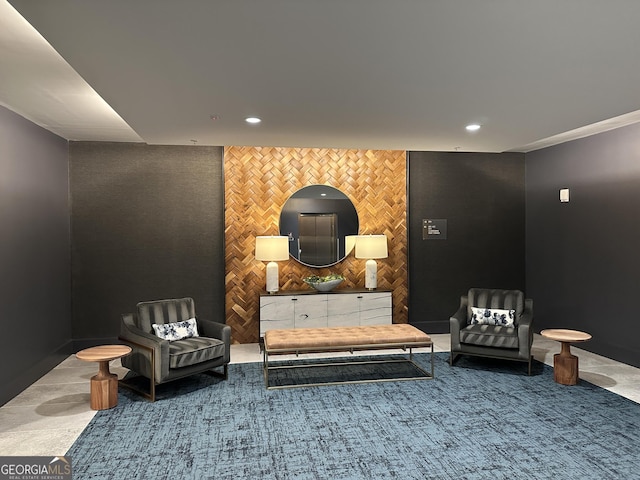 living area featuring carpet floors, an accent wall, baseboards, and recessed lighting