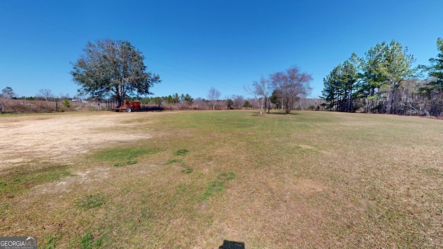 view of yard featuring a rural view