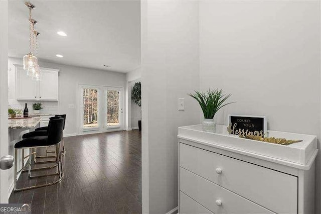 interior space featuring dark wood-style floors, hanging light fixtures, recessed lighting, and baseboards