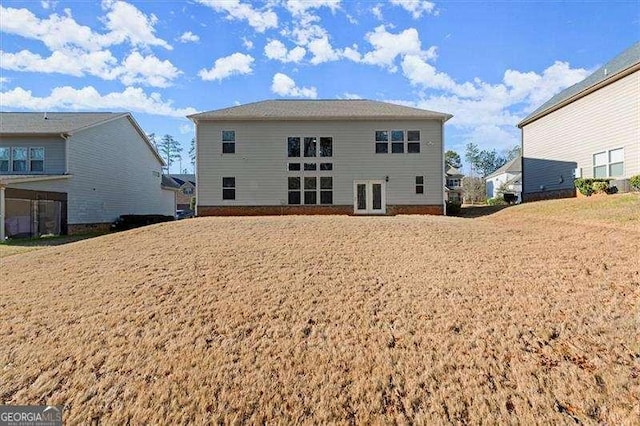 back of house featuring a lawn