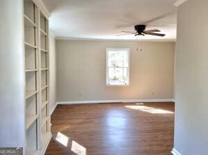 unfurnished room featuring dark wood-style floors, baseboards, and a ceiling fan