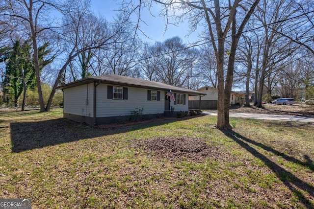 view of front of house featuring a front yard