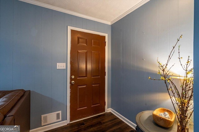 foyer entrance with visible vents, a textured ceiling, crown molding, baseboards, and dark wood-style flooring