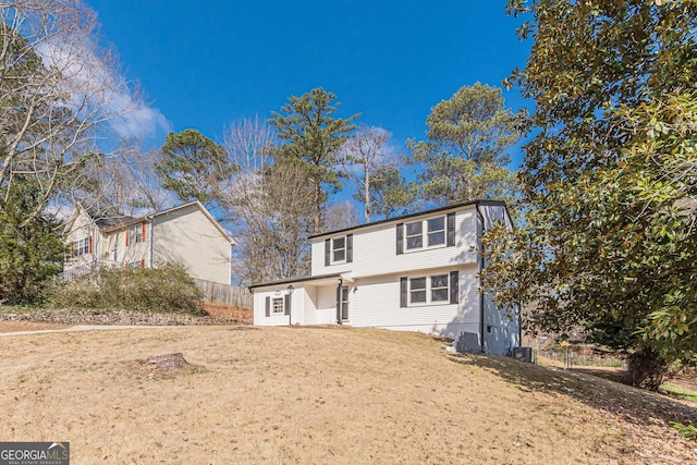 view of front of home with a front lawn