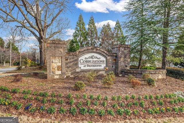 view of community / neighborhood sign