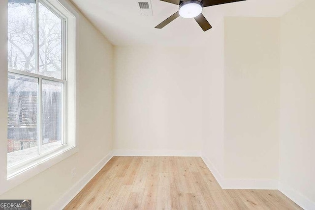 spare room with light wood-style flooring, visible vents, baseboards, and ceiling fan