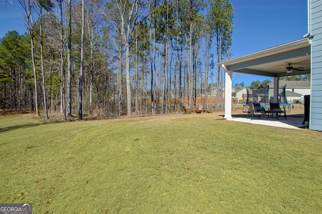 view of yard with a ceiling fan and a patio area