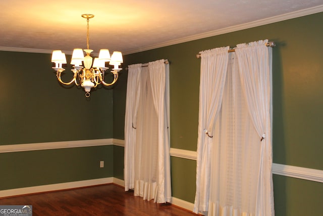 interior space with ornamental molding, dark wood-style flooring, baseboards, and an inviting chandelier