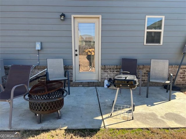 view of patio featuring an outdoor fire pit