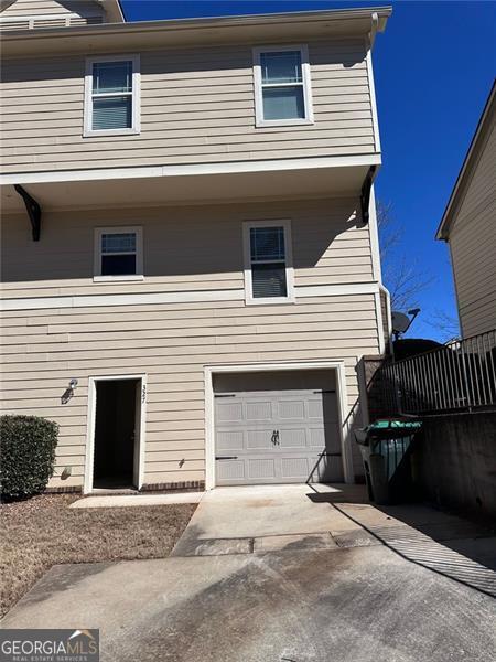 view of front of house with an attached garage and concrete driveway