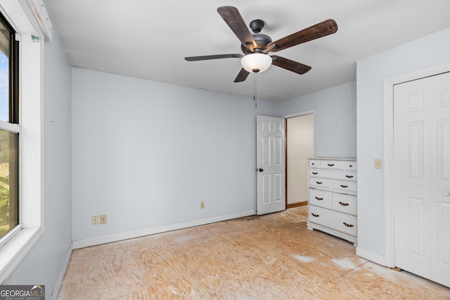 unfurnished bedroom featuring baseboards and a ceiling fan