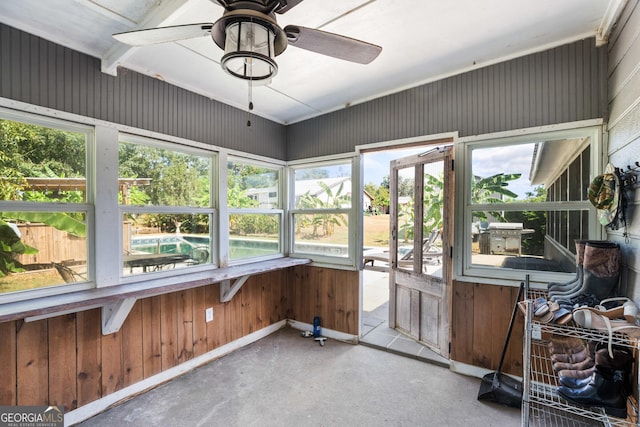 sunroom featuring a ceiling fan