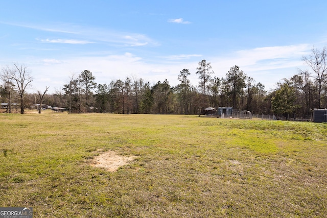 view of yard featuring a rural view